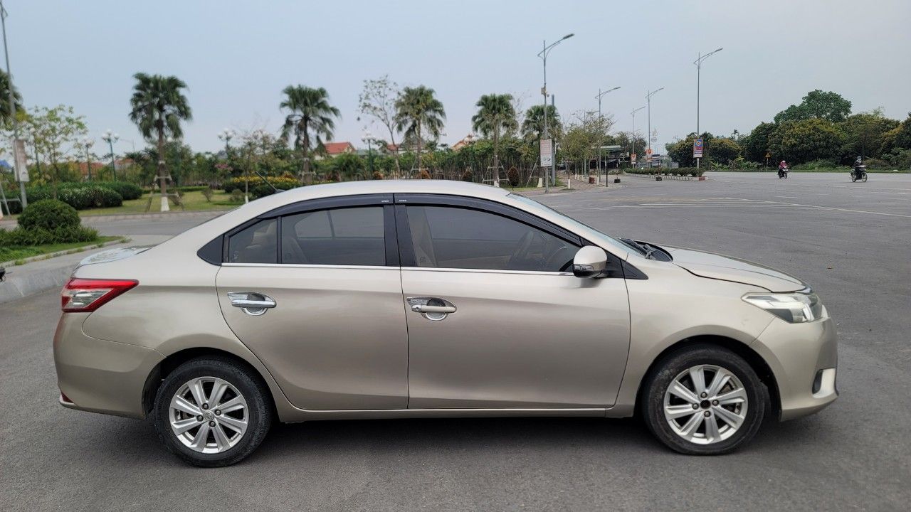 Toyota Vios 2014 - Xe màu bạc, giá cực tốt