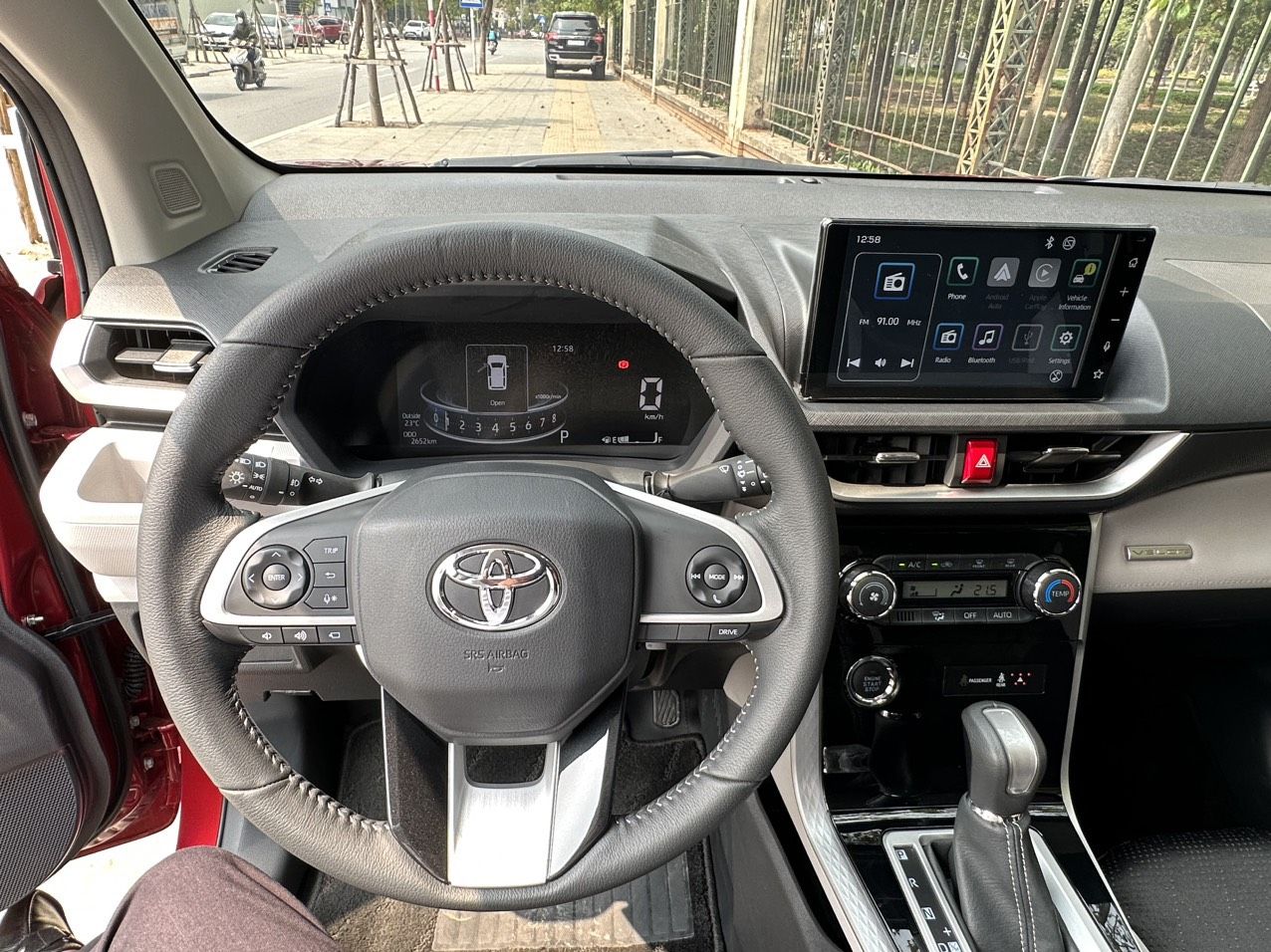 Toyota Veloz Cross 2022 - Xe màu đỏ