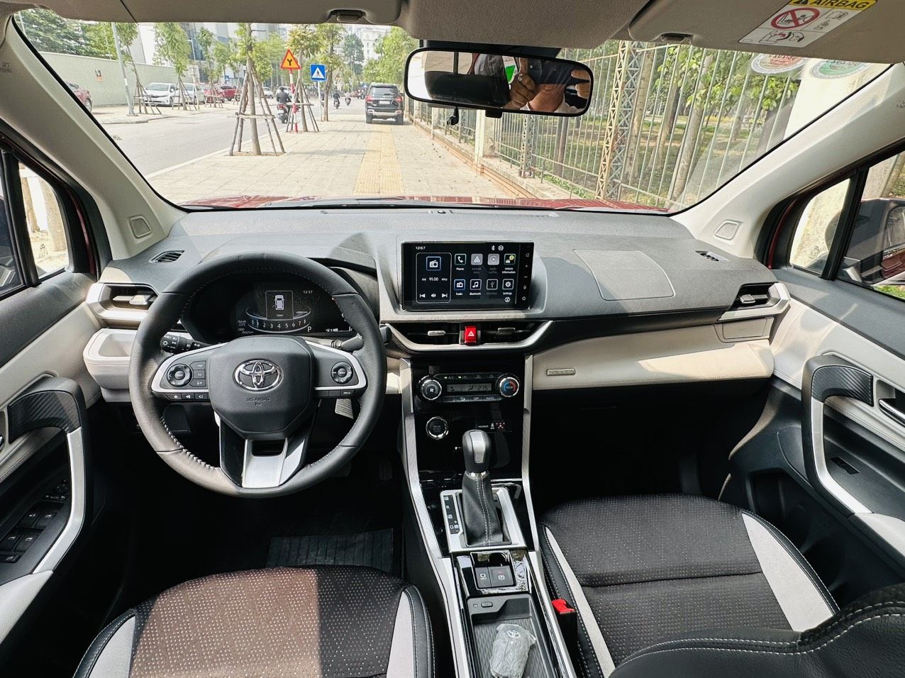 Toyota Veloz Cross 2022 - Xe màu đỏ