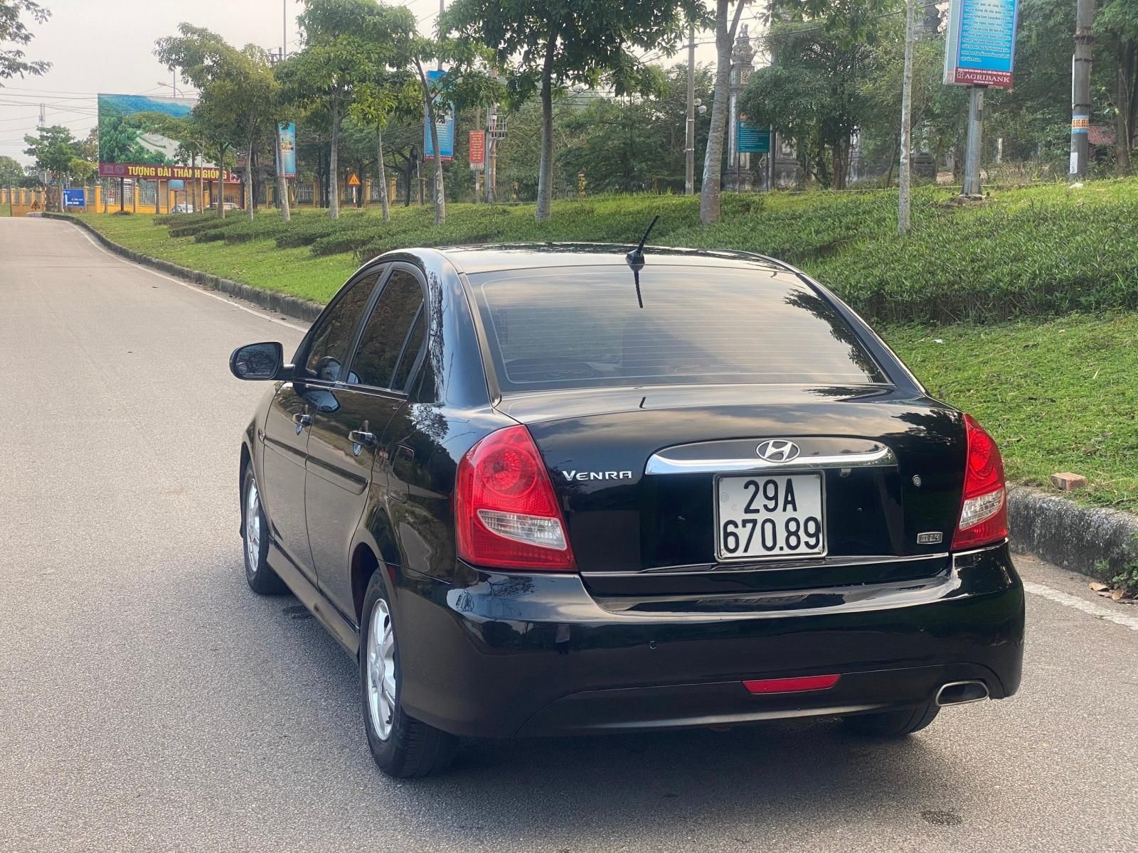 Hyundai Verna 2009 - Xe màu đen  