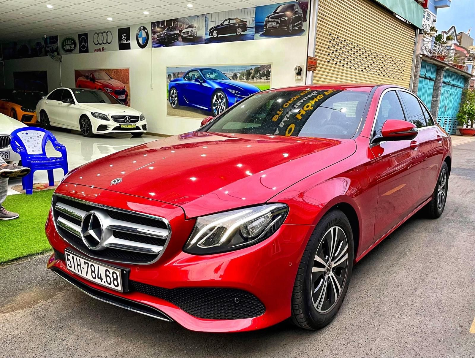 Mercedes-Benz E180 2020 - Xe màu đỏ