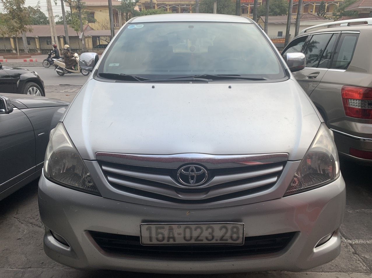 Toyota Innova 2011 - Màu bạc, 285 triệu