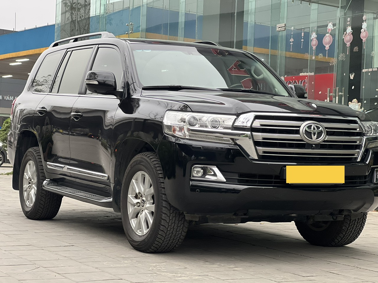 Toyota Land Cruiser VX 2019 - Em đang có chiếc Toyota Landcruiser VX 4.6V8 sản xuất năm 2019 đăng ký tên công ty có hóa đơn cao