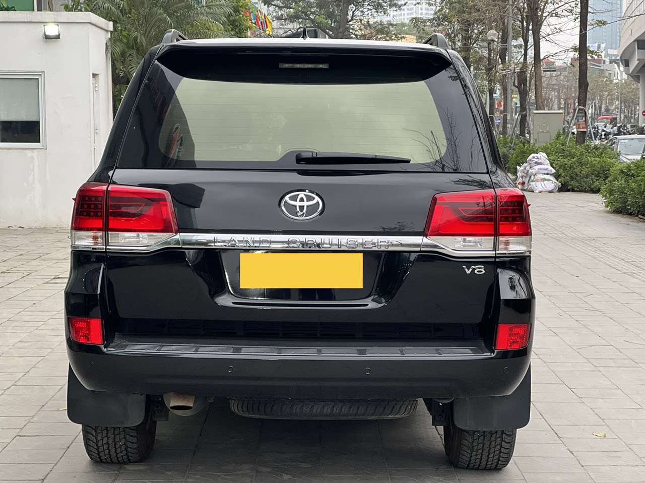 Toyota Land Cruiser VX 2019 - Em đang có chiếc Toyota Landcruiser VX 4.6V8 sản xuất năm 2019 đăng ký tên công ty có hóa đơn cao