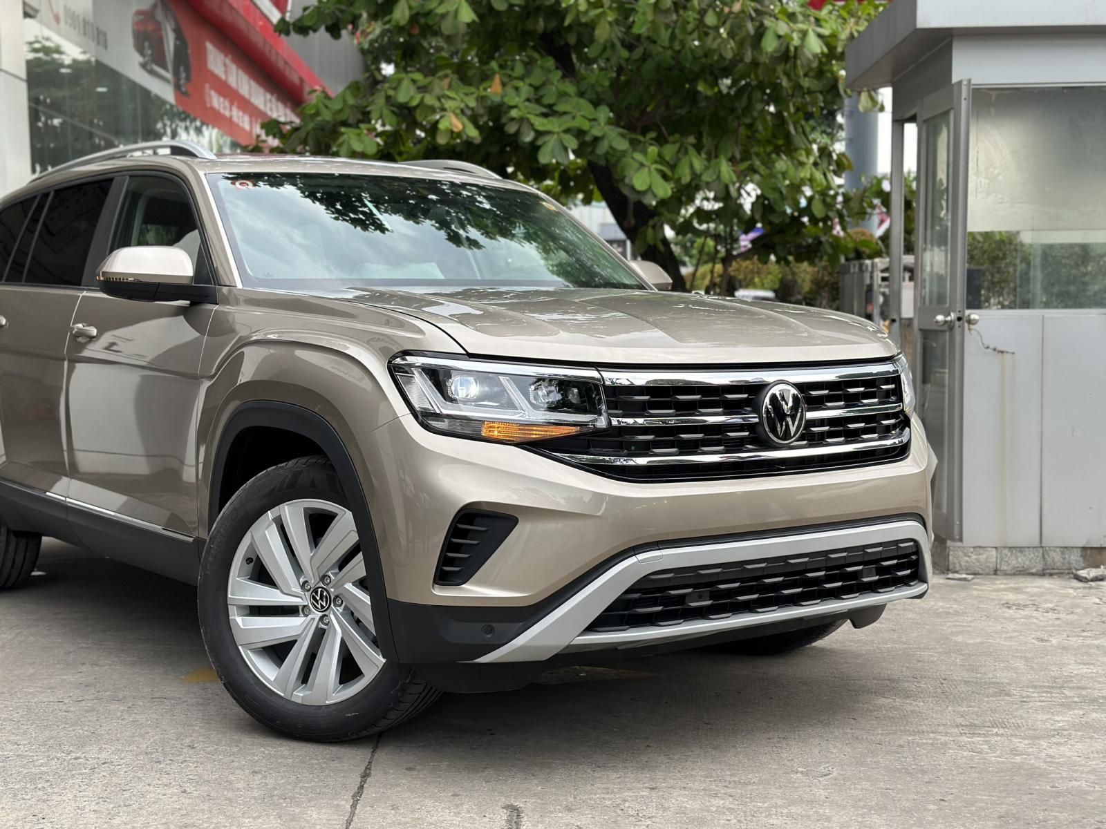 Volkswagen Teramont 2023 - Màu vàng cát hạp phong thủy độc lạ - Khuyến mãi 4/2023 giảm tiền mặt + phụ kiện chính hãng