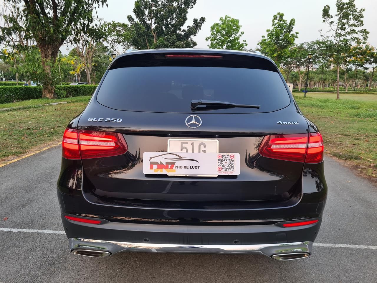 Mercedes-Benz GLC 250 2018 - Đen nội thất nâu- giá tốt giao ngay