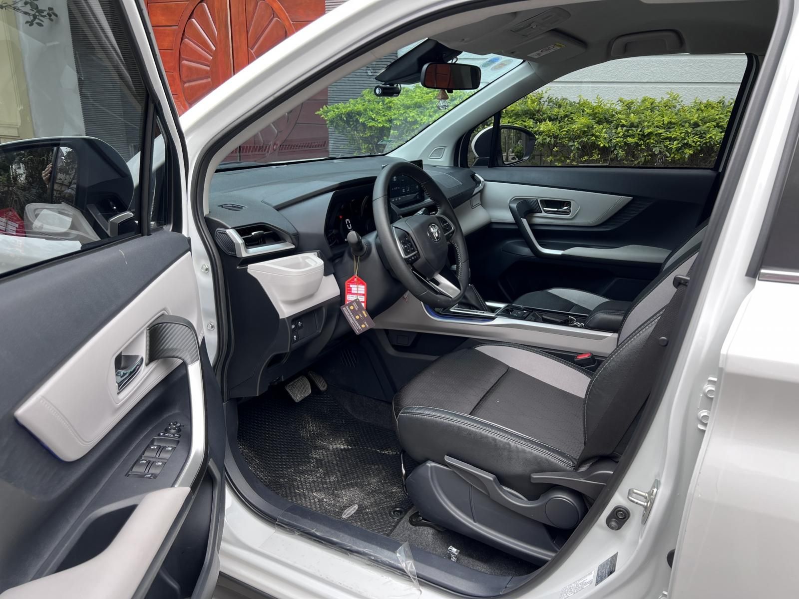 Toyota Veloz Cross 2022 - Bản Top full, màu trắng, xe nhập khẩu