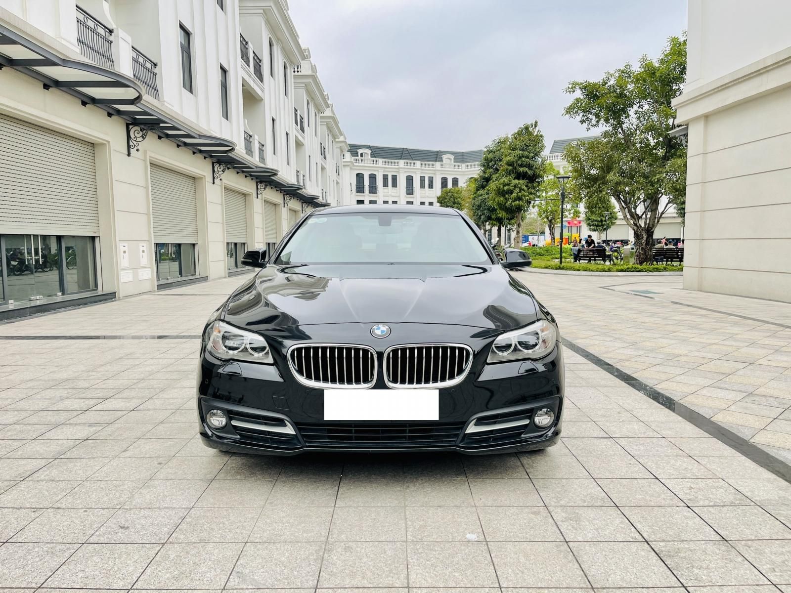 BMW 520i 2016 - Xe màu đen nội thất kem. Nhập khẩu nguyên chiếc