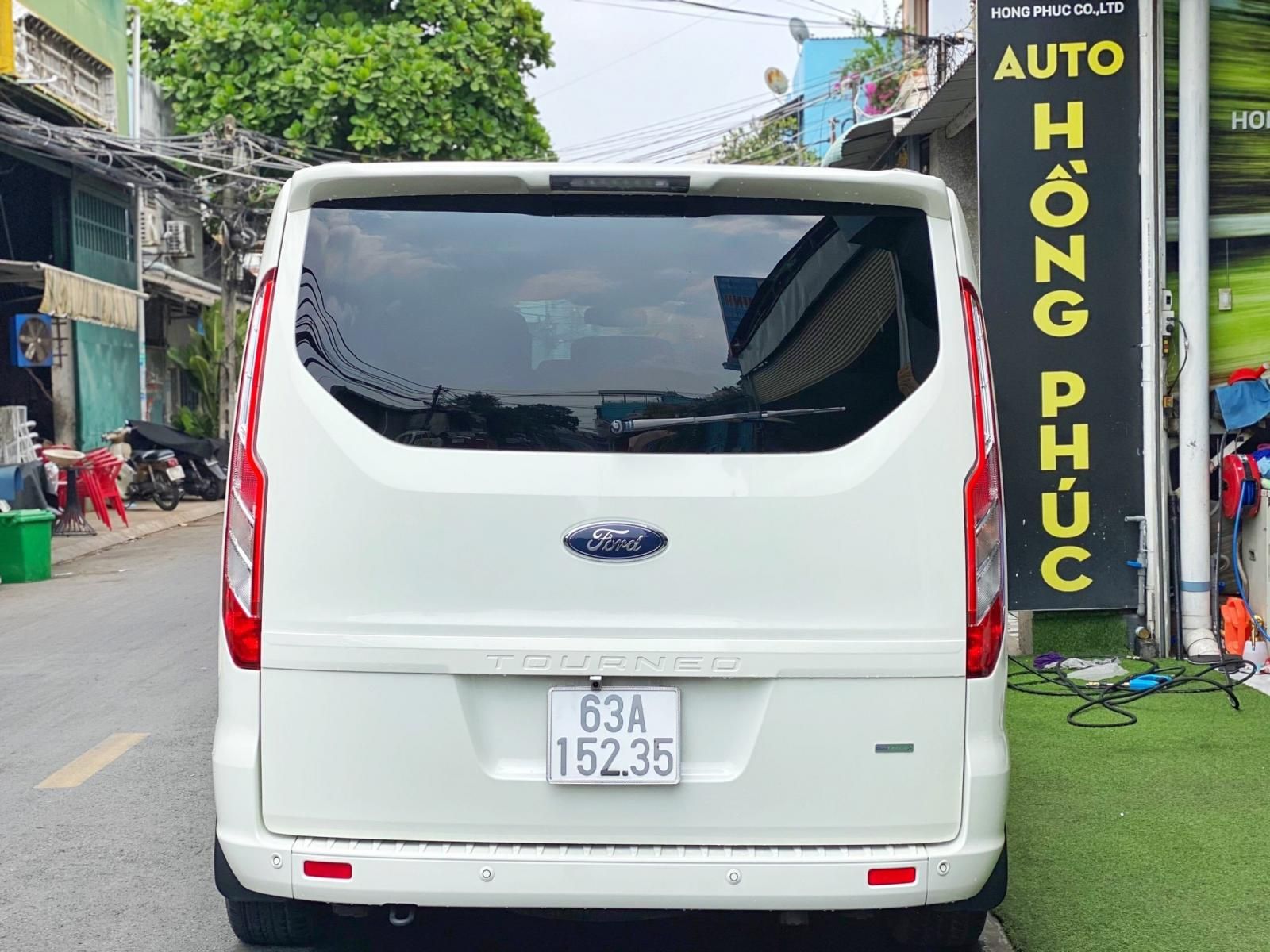 Ford Tourneo 2019 - Hỗ trợ ngân hàng lên 70% giá trị xe