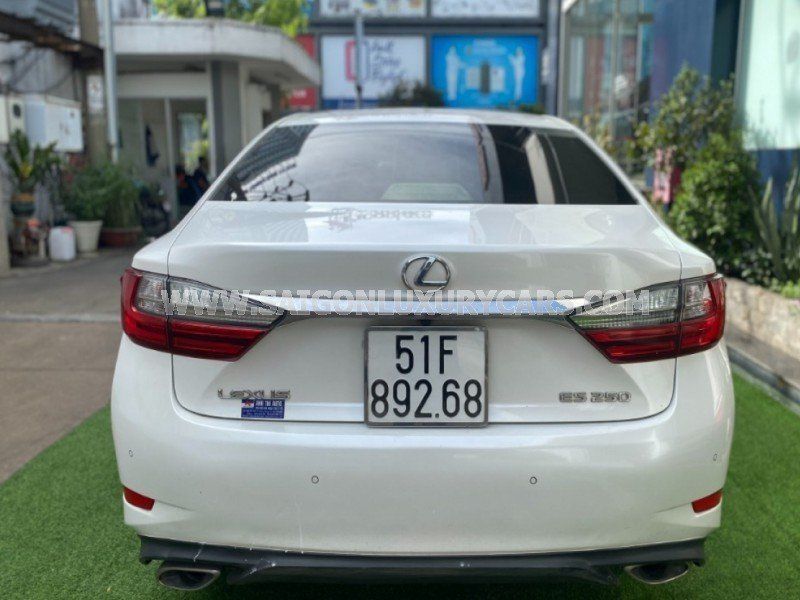 Lexus ES 250 2017 - Màu trắng, nhập khẩu