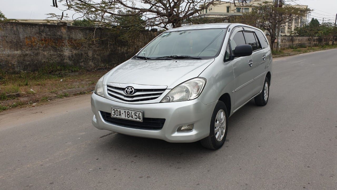 Toyota Innova 2011 - Số sàn 2.0 bản đủ