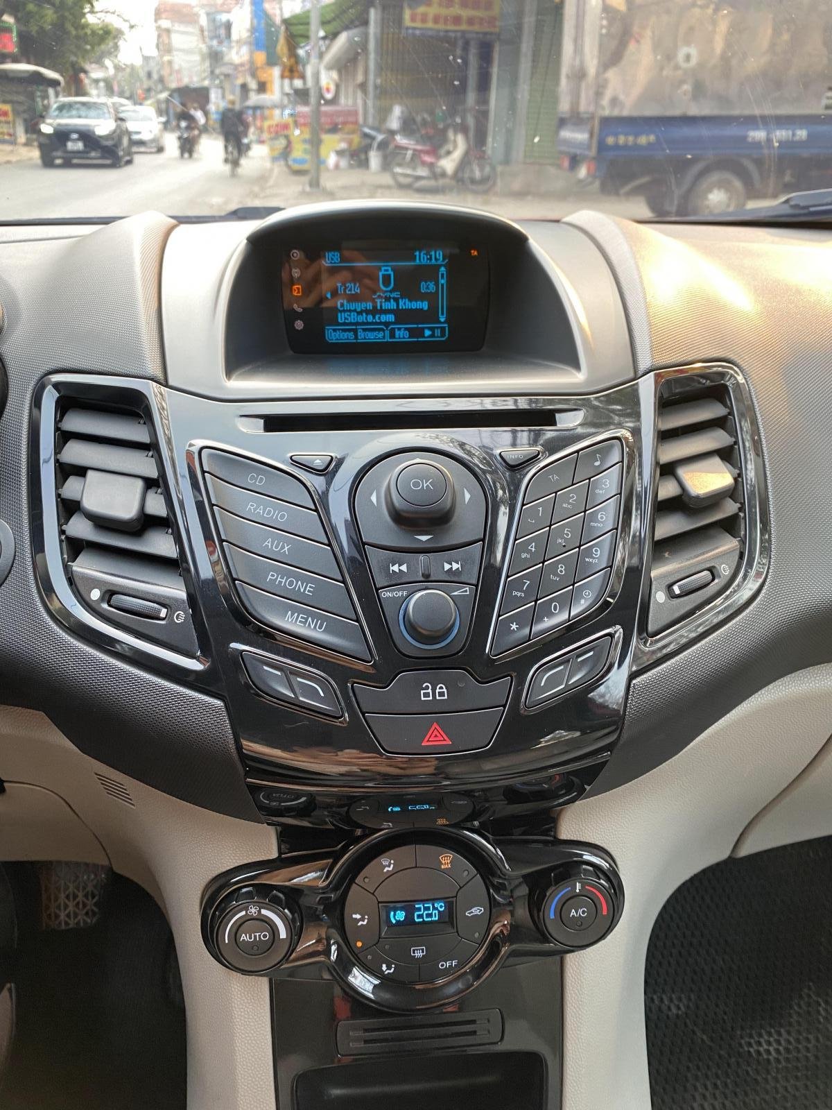 Ford Fiesta 2015 - Biển 30A