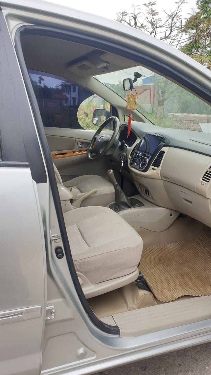 Toyota Innova 2011 - Số sàn 2.0 bản đủ