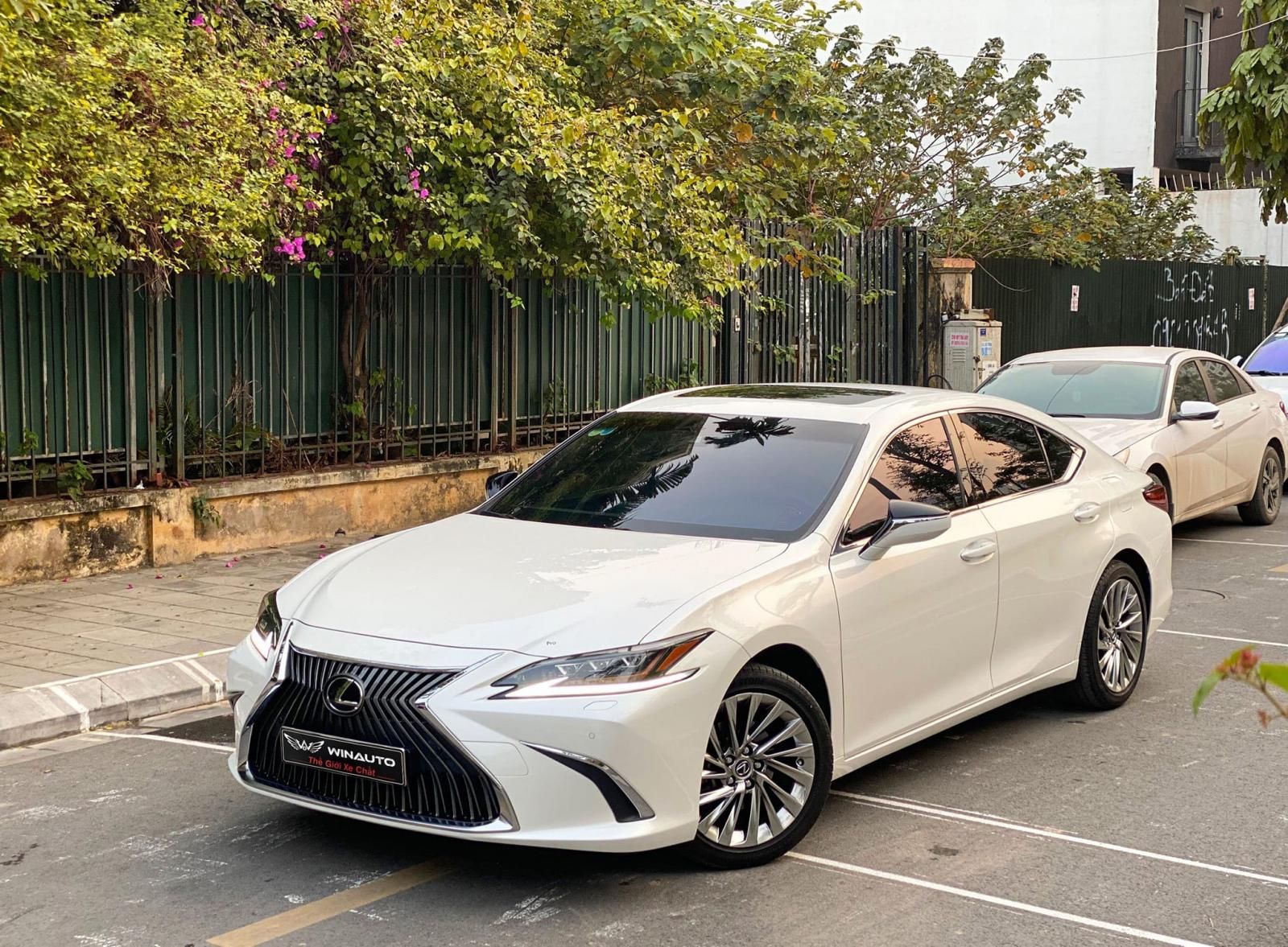 Lexus ES 250 2021 - Biển thành phố