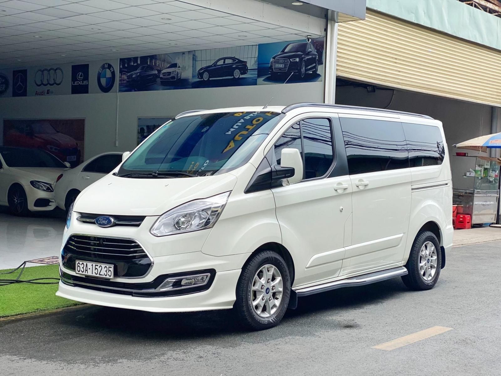 Ford Tourneo 2019 - Hỗ trợ ngân hàng lên 70% giá trị xe