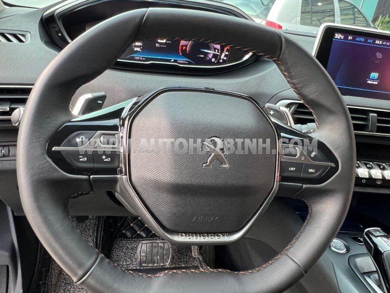 Peugeot 3008 2021 - Màu đen giá hữu nghị