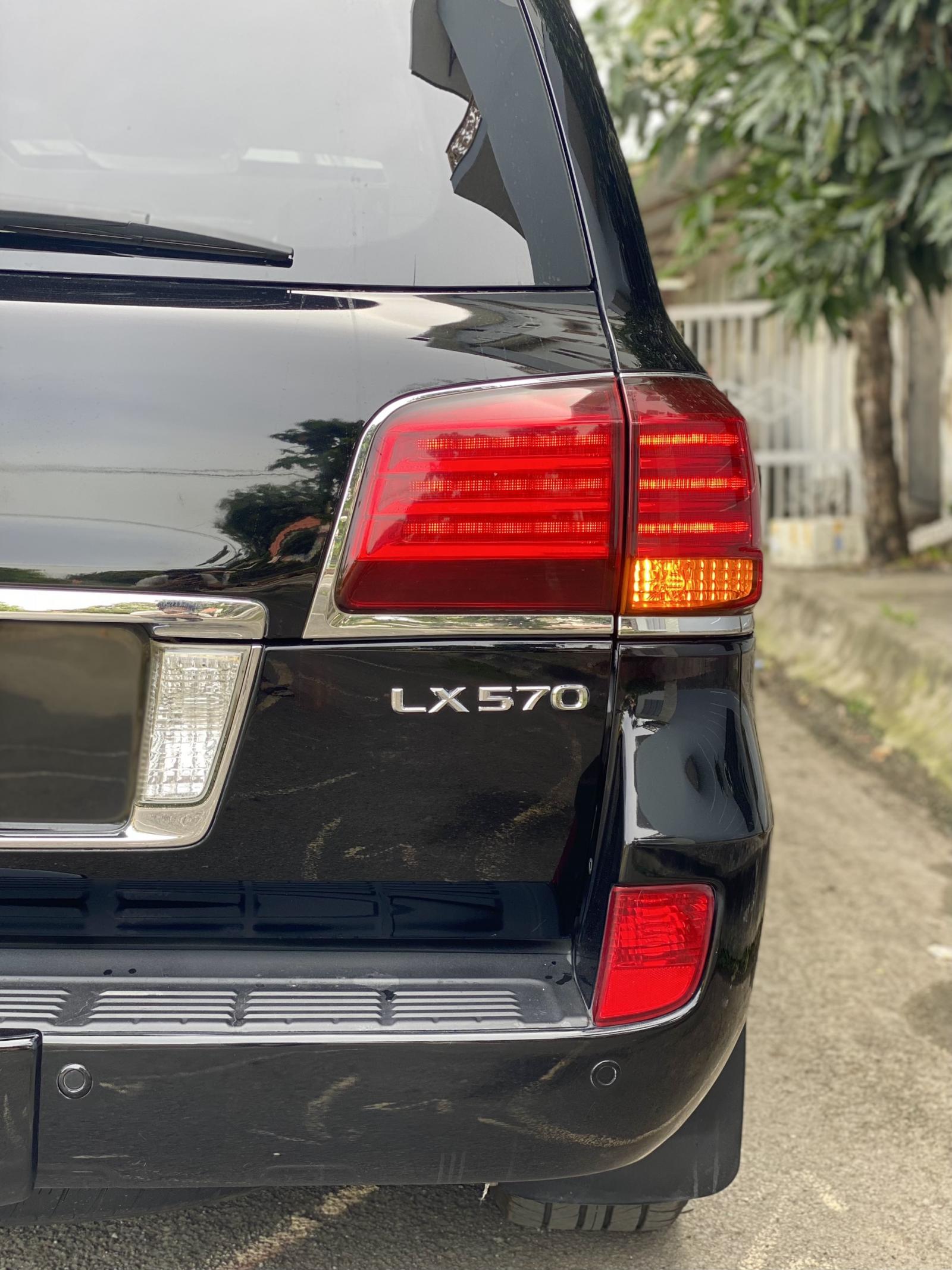 Lexus LX 570 2010 - Chính chủ cần bán Lexus Lx570 Đk 2010 nhập khẩu nguyên chiếc 