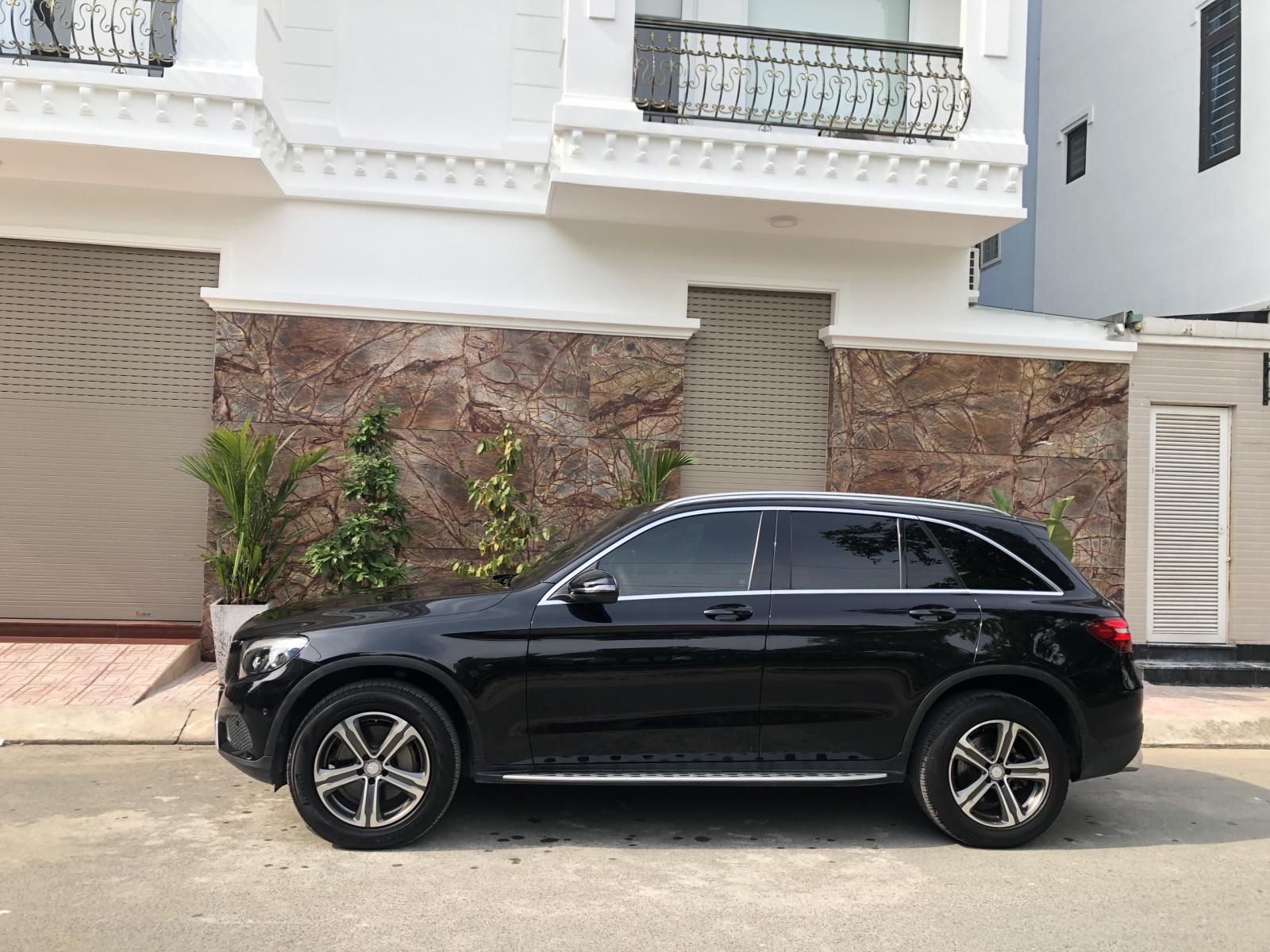 Mercedes-Benz GLC 250 2017 - Bán Xe Mercedes Benz GLC 250 4Matic GIÁ RẺ NHẤT THỊ TRƯỜNG, Sản Xuất 2017