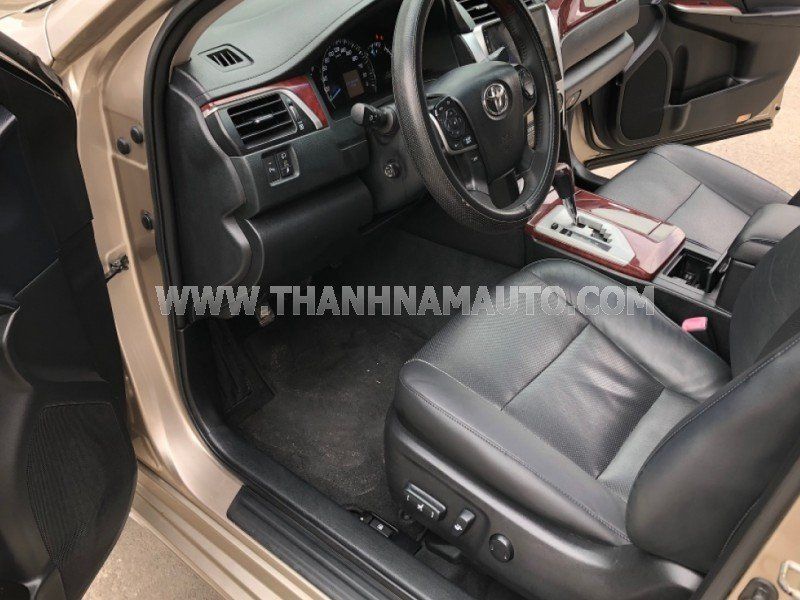 Toyota Camry 2012 - Model 2013, biển 30A