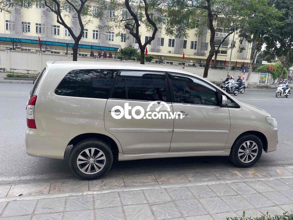 Toyota Innova   2.0E màu vàng cát chính chủ 30/5 số 2016 - toyota INNOVA 2.0E màu vàng cát chính chủ 30/5 số