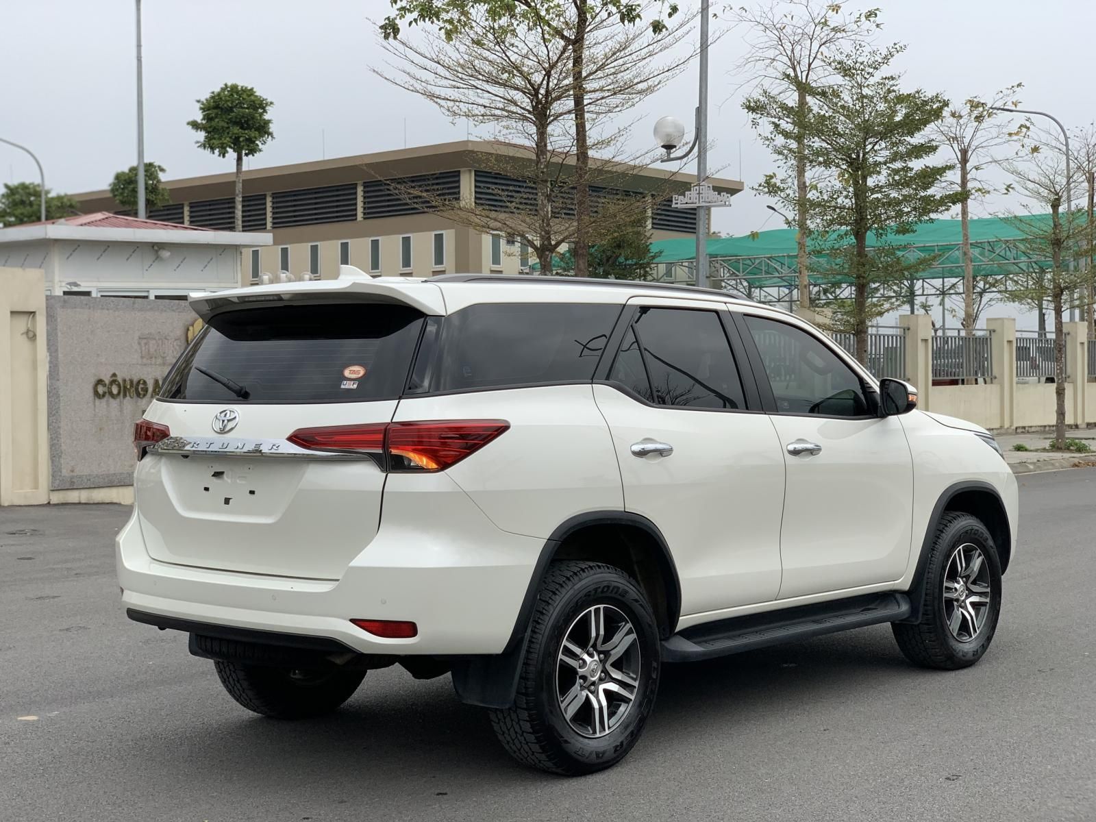 Toyota Fortuner 2021 - Màu trắng