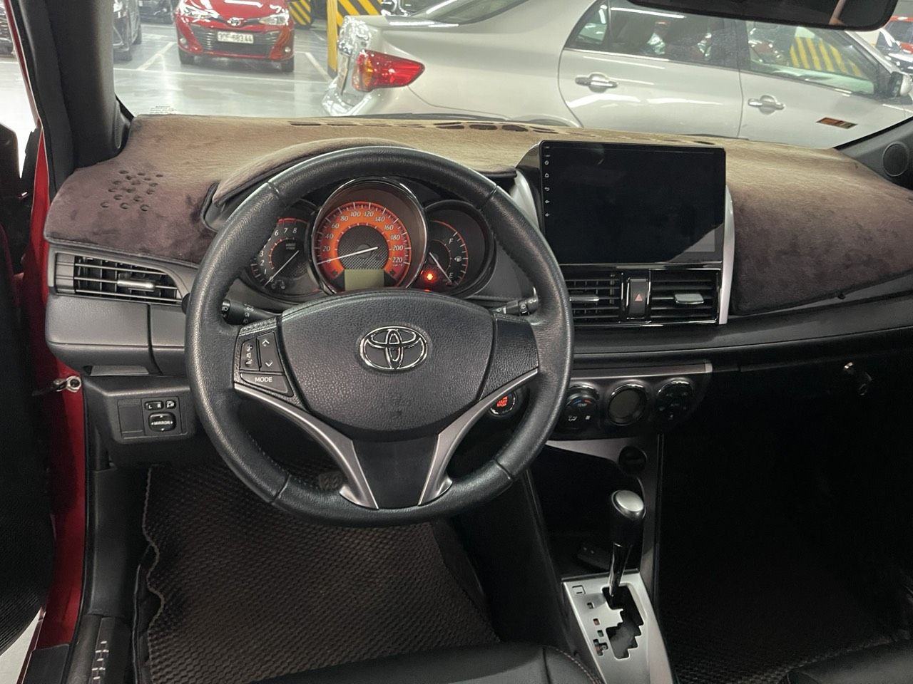 Toyota Yaris 2016 - Màu đỏ, nhập khẩu