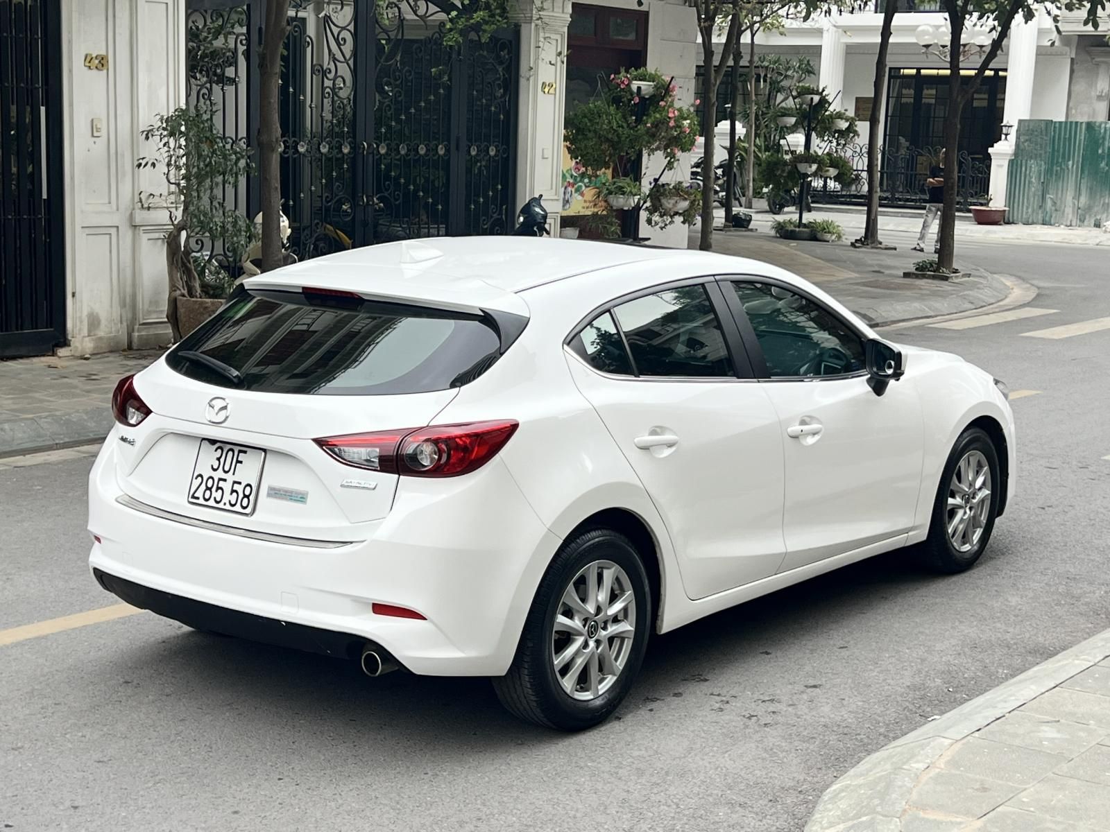 Mazda 3 2018 - Hỗ trợ trả góp 70%, xe đẹp, giá tốt giao ngay