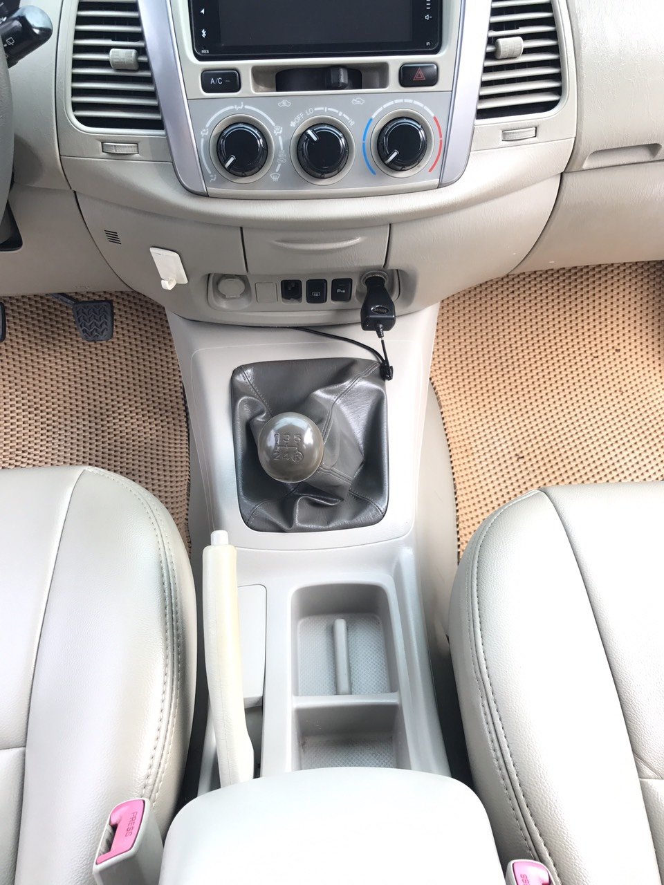 Toyota Innova 2014 - Form mới đèn gánh mới, 1 chủ cán bộ huyện, nội thất kem