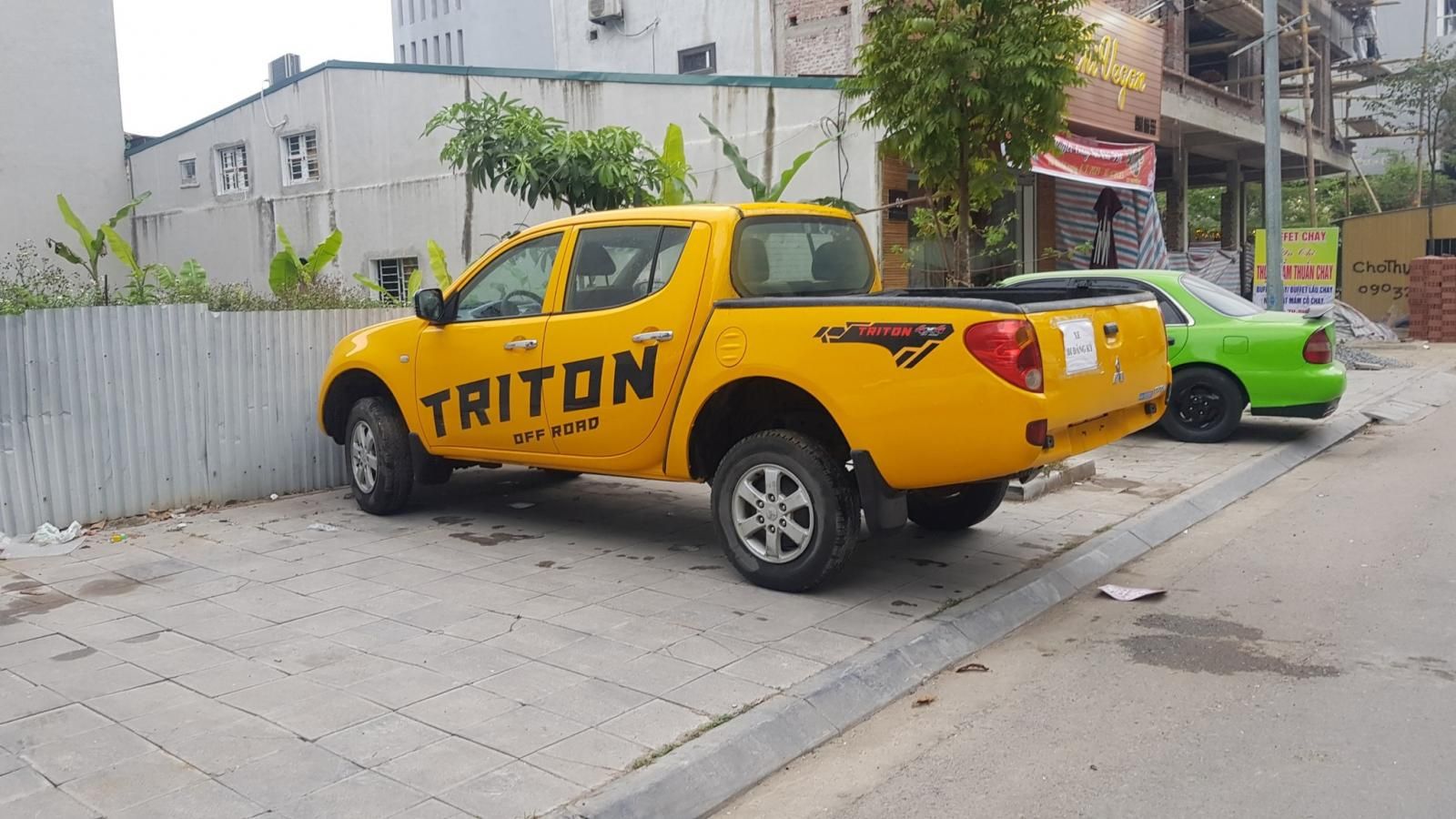 Mitsubishi Triton 2014 - Màu vàng, nhập khẩu số sàn, 315tr