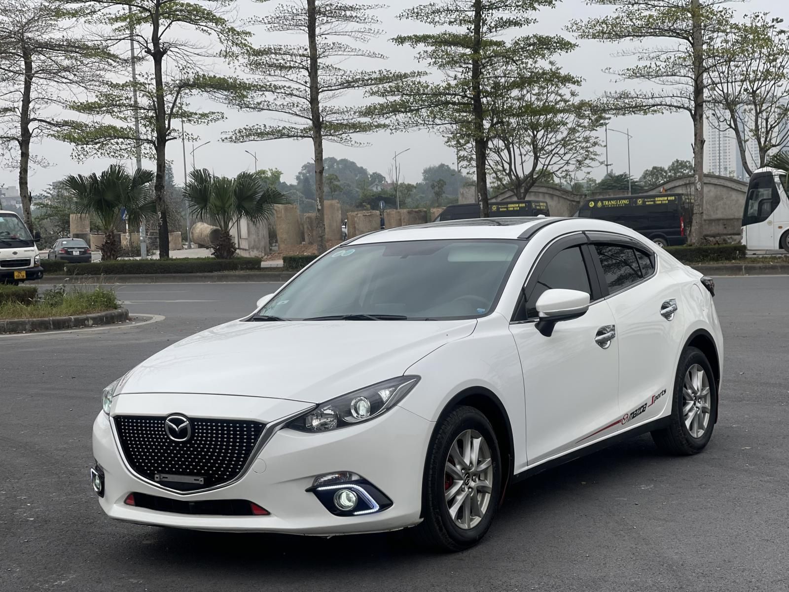 Mazda 3 2016 - Màu trắng giá cạnh tranh