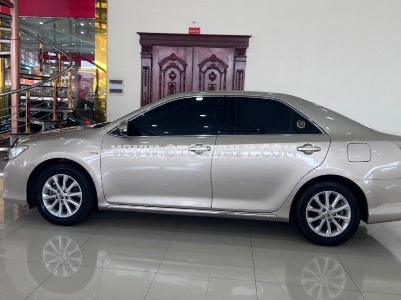 Toyota Camry 2013 - Thiết kế xe đẳng cấp, vận hành êm ái