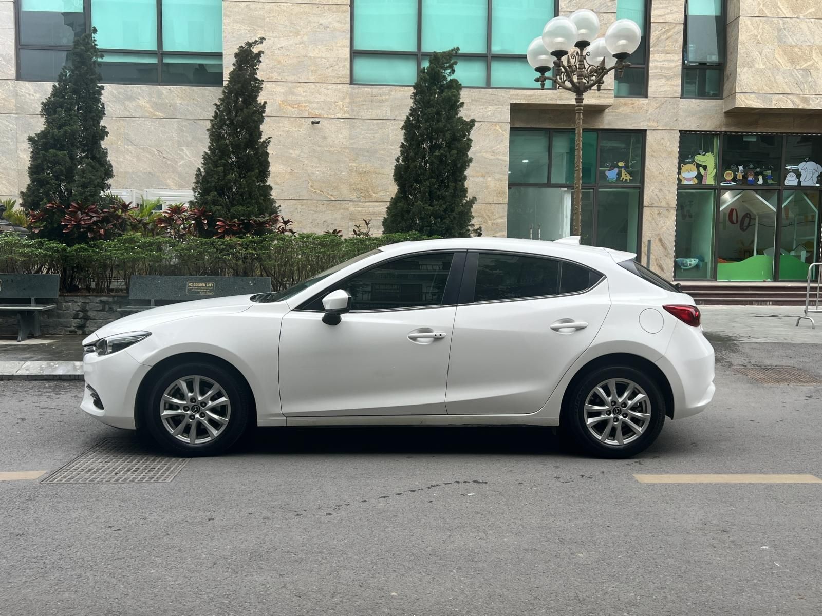 Mazda 3 2018 - Hỗ trợ trả góp 70%, xe đẹp, giá tốt giao ngay