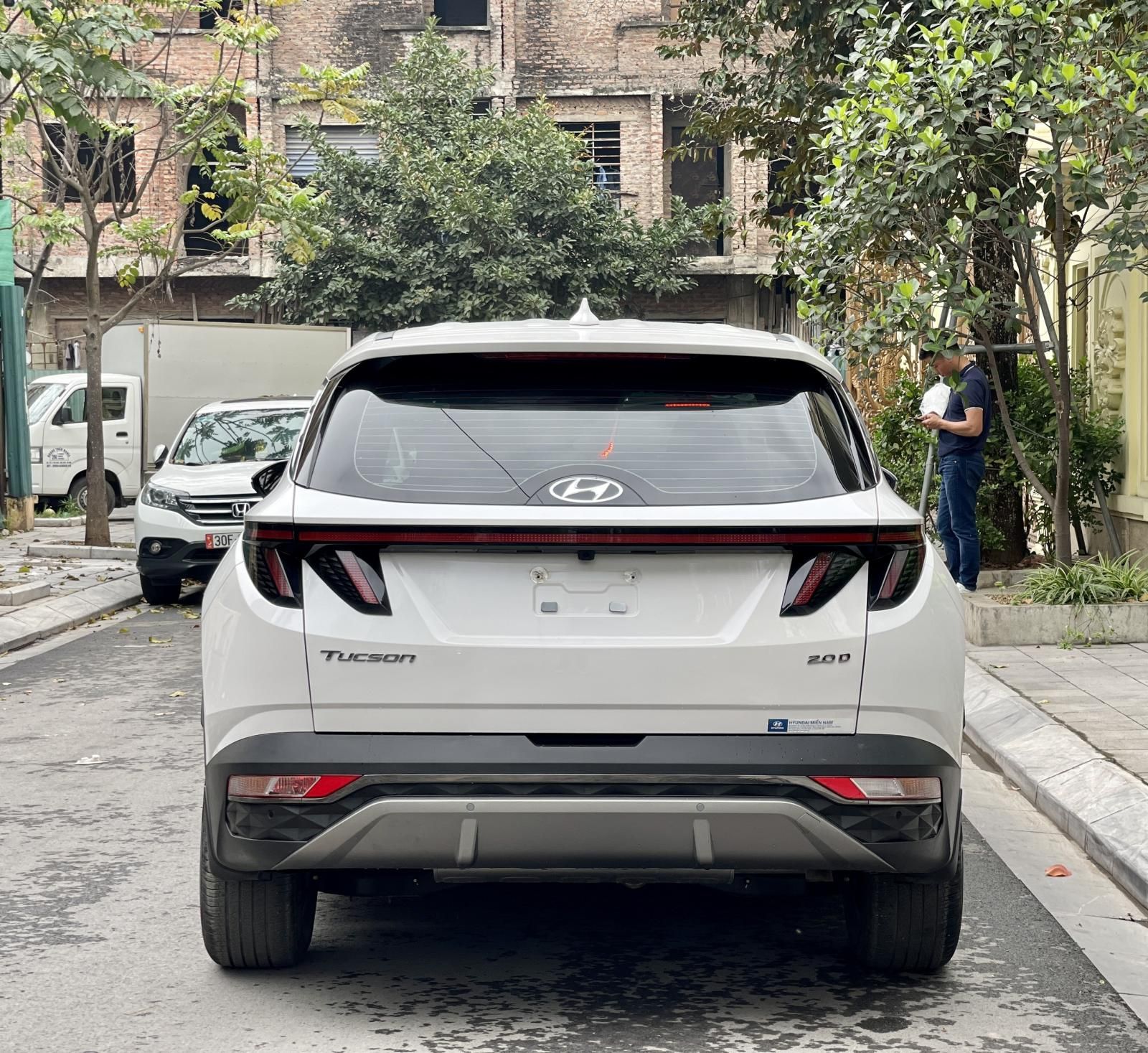 Hyundai Tucson 2022 - Màu trắng, biển Sài Gòn