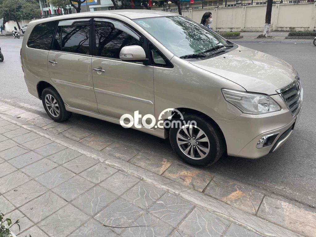 Toyota Innova   2.0E màu vàng cát chính chủ 30/5 số 2016 - toyota INNOVA 2.0E màu vàng cát chính chủ 30/5 số