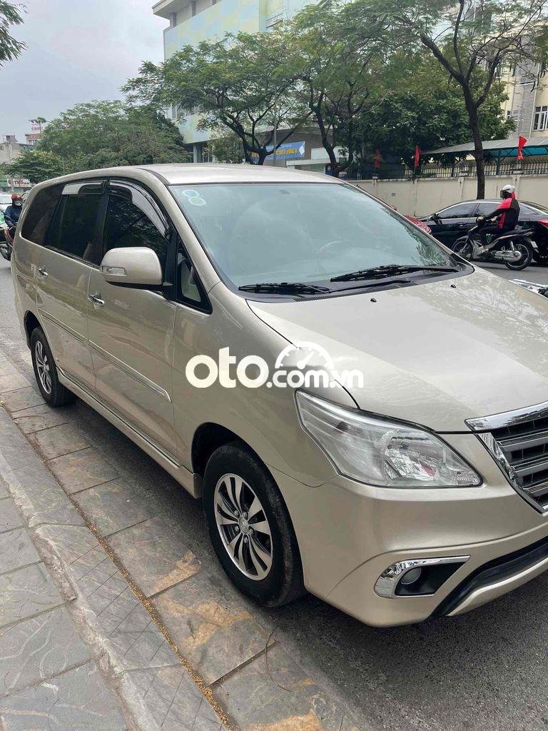 Toyota Innova   2.0E màu vàng cát chính chủ 30/5 số 2016 - toyota INNOVA 2.0E màu vàng cát chính chủ 30/5 số