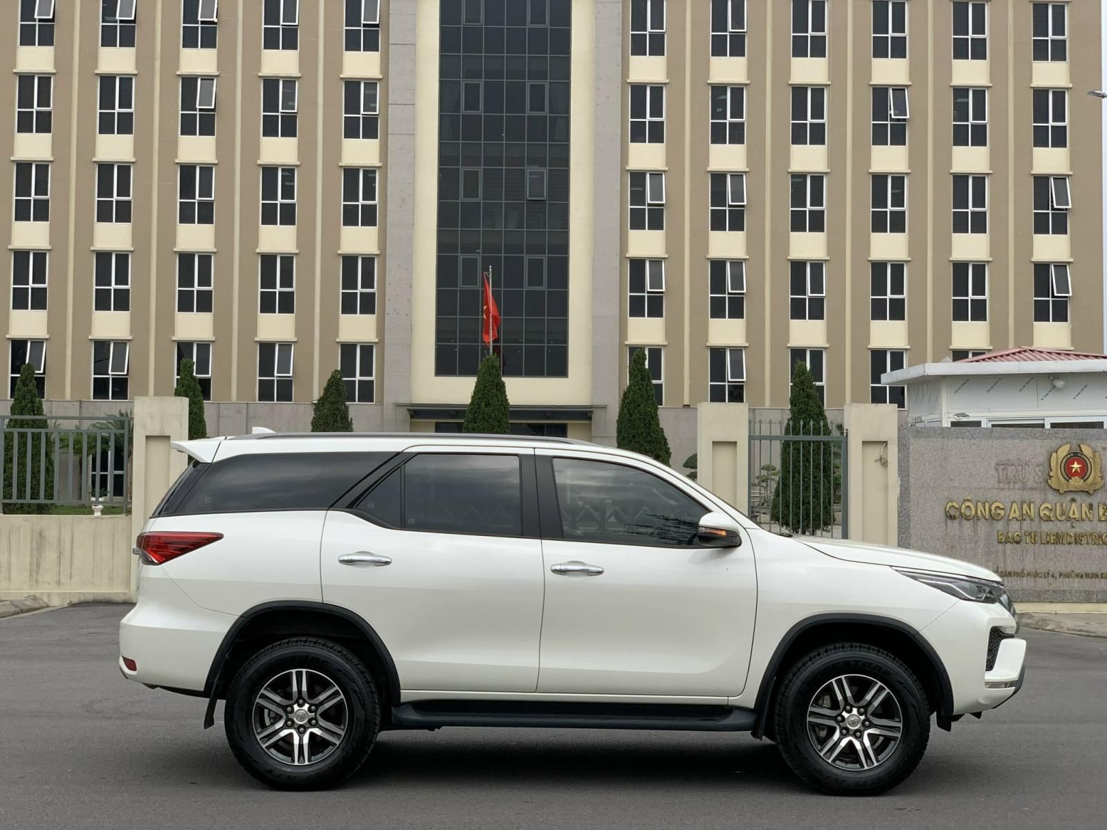 Toyota Fortuner 2021 - Màu trắng