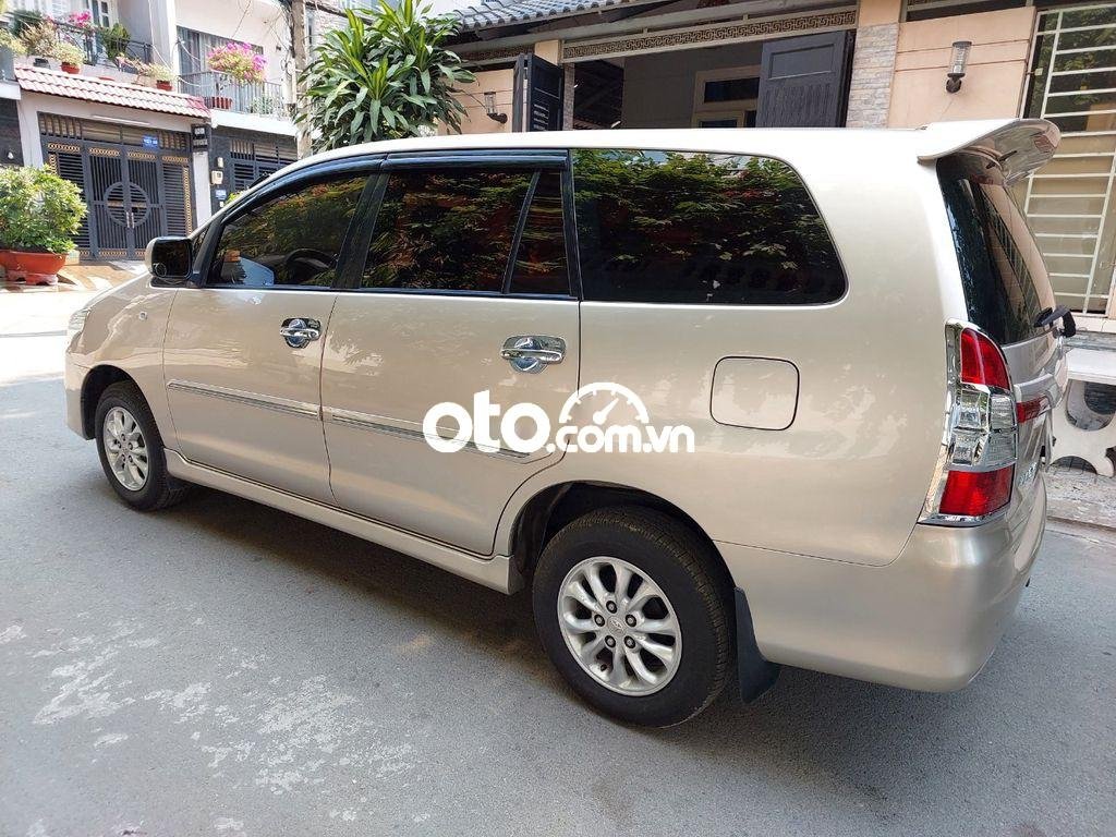 Toyota Innova Nhà tôi cần bán con xe  E đời cuối 2014 2014 - Nhà tôi cần bán con xe innova E đời cuối 2014