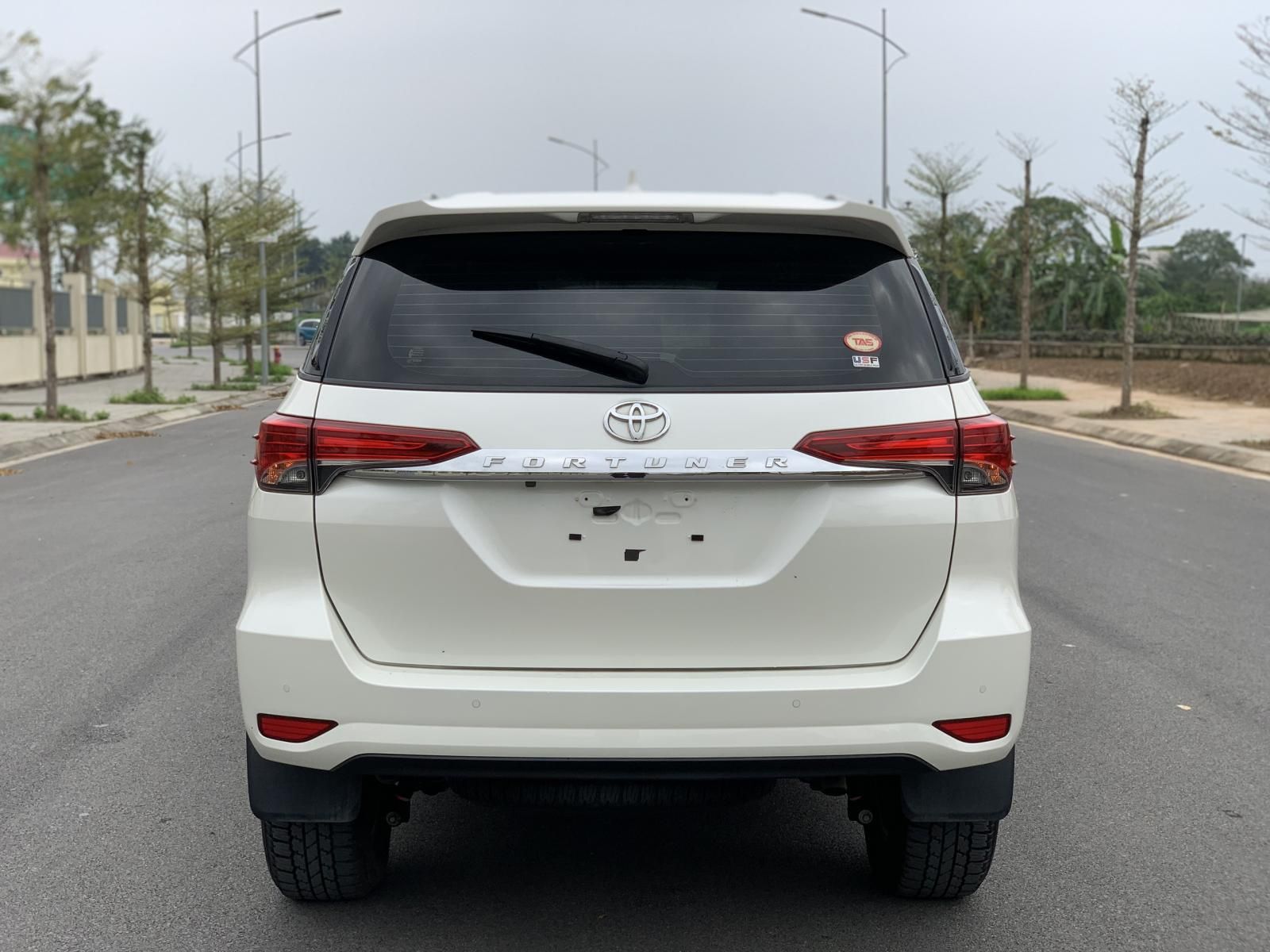 Toyota Fortuner 2021 - Màu trắng