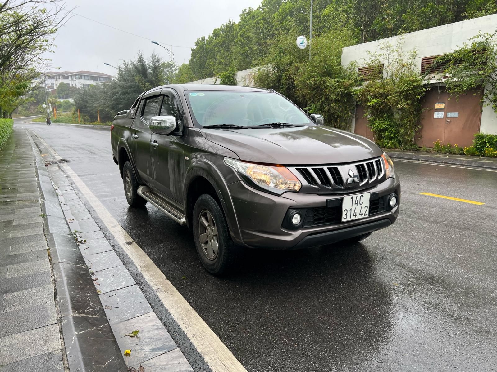 Mitsubishi Triton 2017 - Bán xe đăng ký lần đầu 2017 nhập khẩu nguyên chiếc giá 445tr