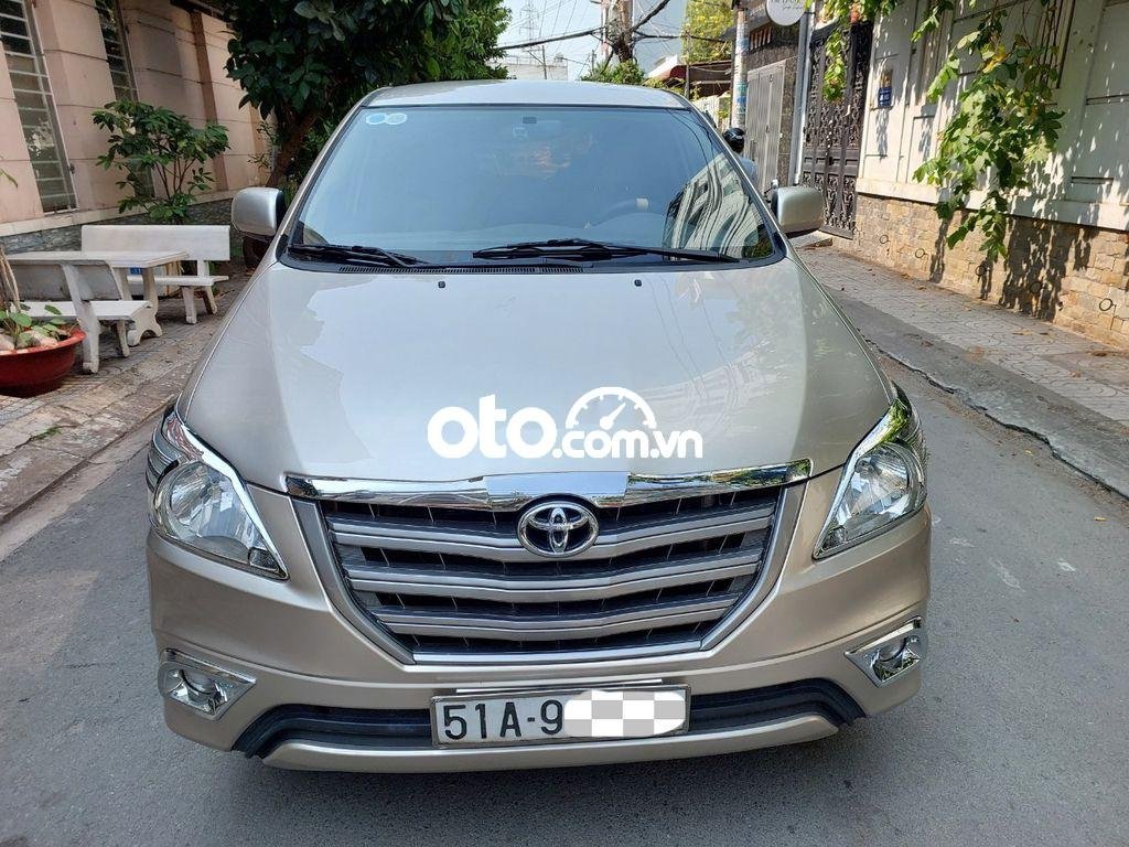 Toyota Innova Nhà tôi cần bán con xe  E đời cuối 2014 2014 - Nhà tôi cần bán con xe innova E đời cuối 2014