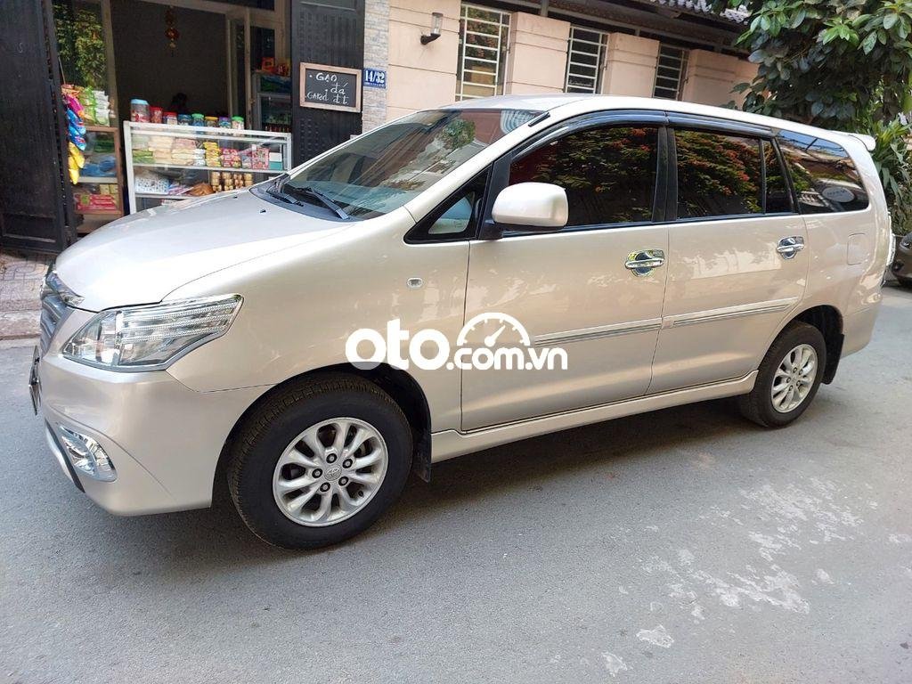 Toyota Innova Nhà tôi cần bán con xe  E đời cuối 2014 2014 - Nhà tôi cần bán con xe innova E đời cuối 2014