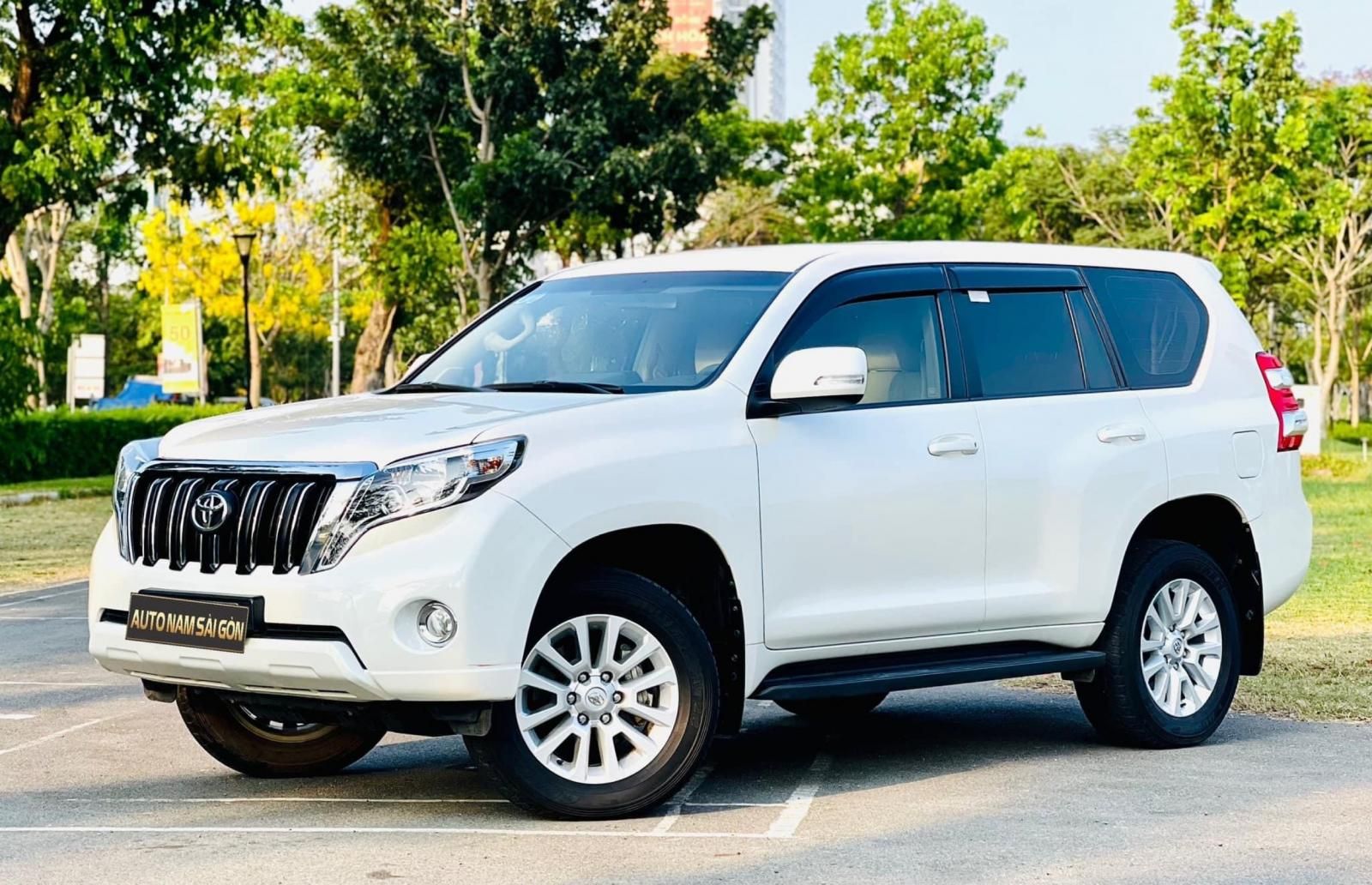 Toyota Land Cruiser Prado 2017 - Bán xe trắng kem xe siêu đẹp, bảo dưỡng hãng bao check