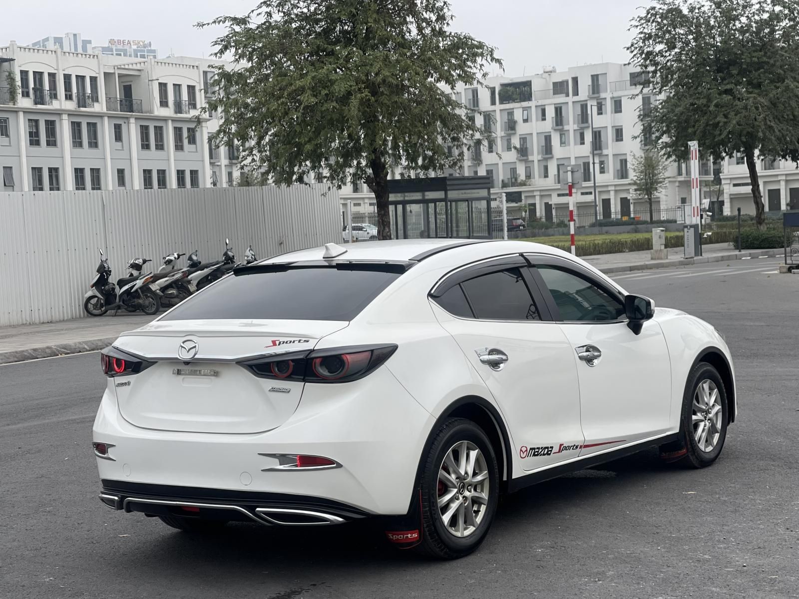 Mazda 3 2016 - Màu trắng giá cạnh tranh