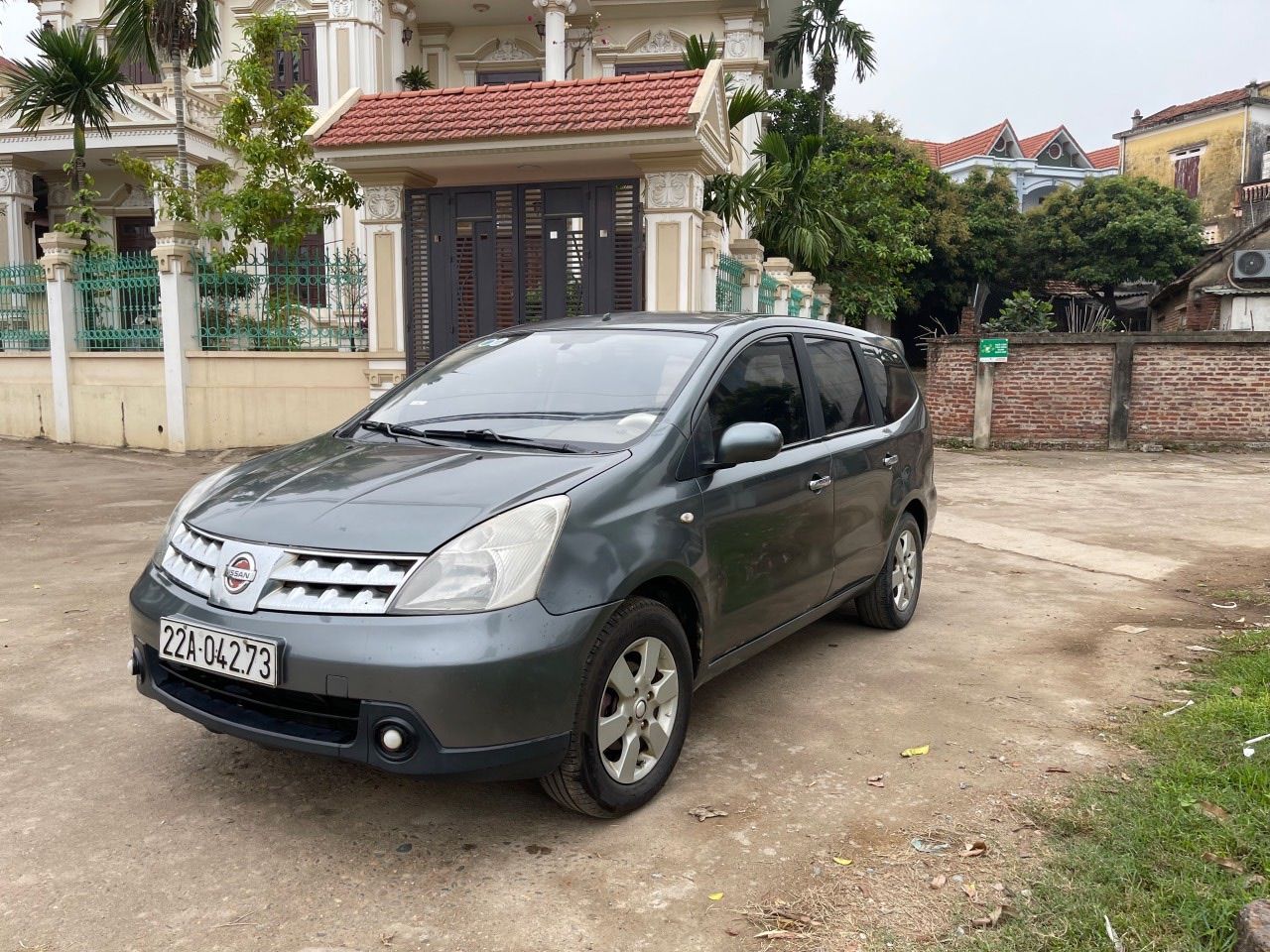 Nissan Livina 2011 - Cần bán lại xe nhập giá 148tr