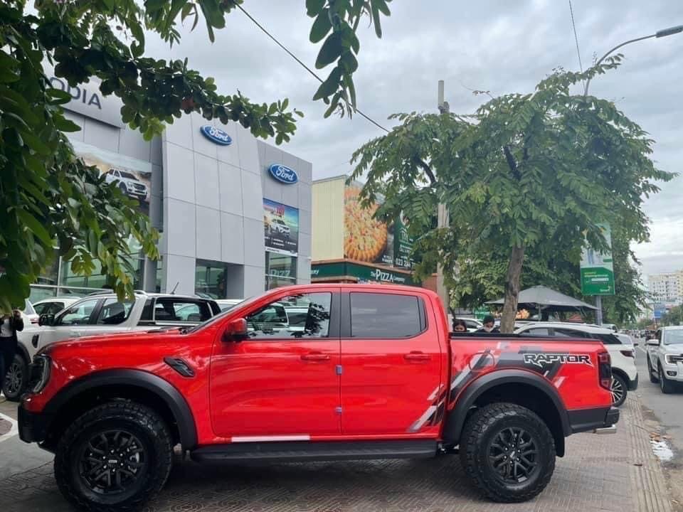 Ford Ranger Raptor 2022 - Giao xe tháng 5