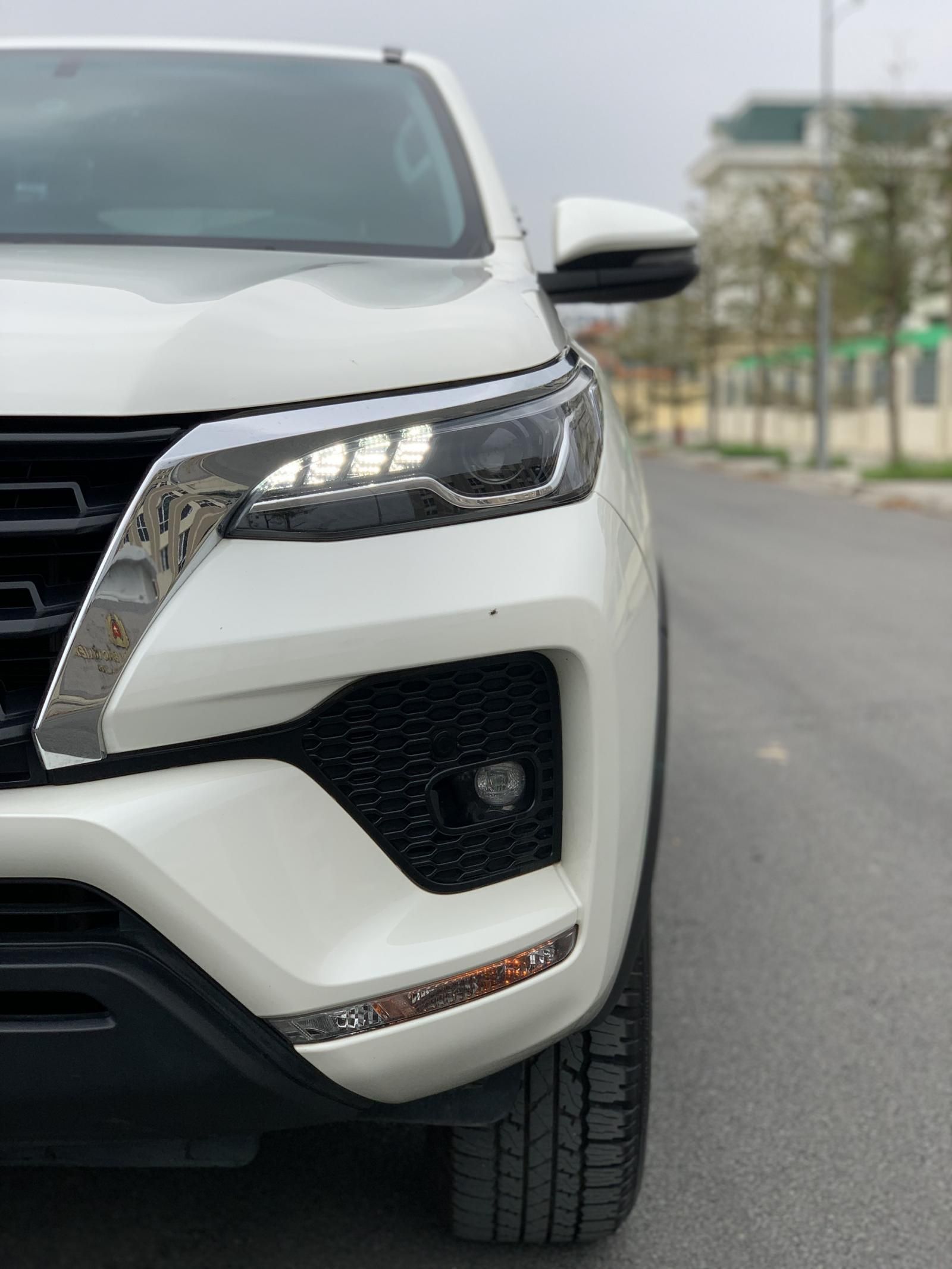 Toyota Fortuner 2021 - Màu trắng