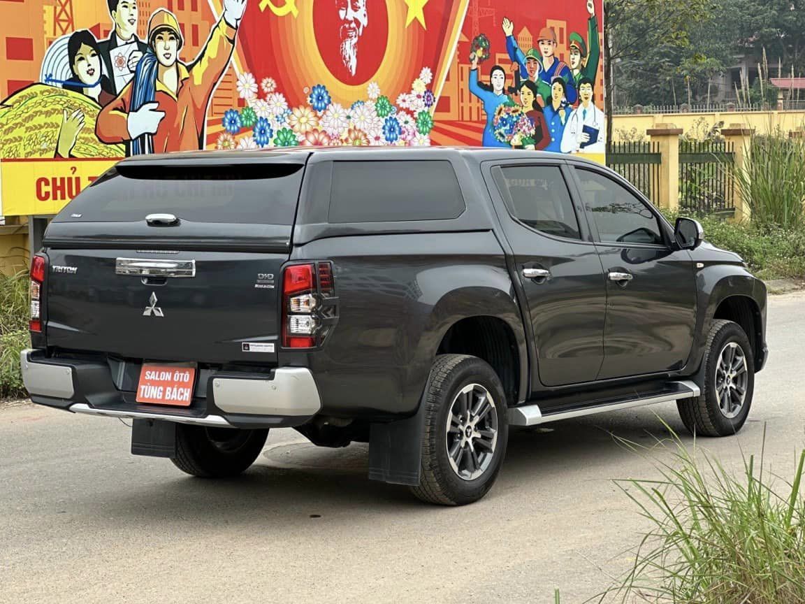 Mitsubishi Triton 2021 - Màu đen, nhập khẩu