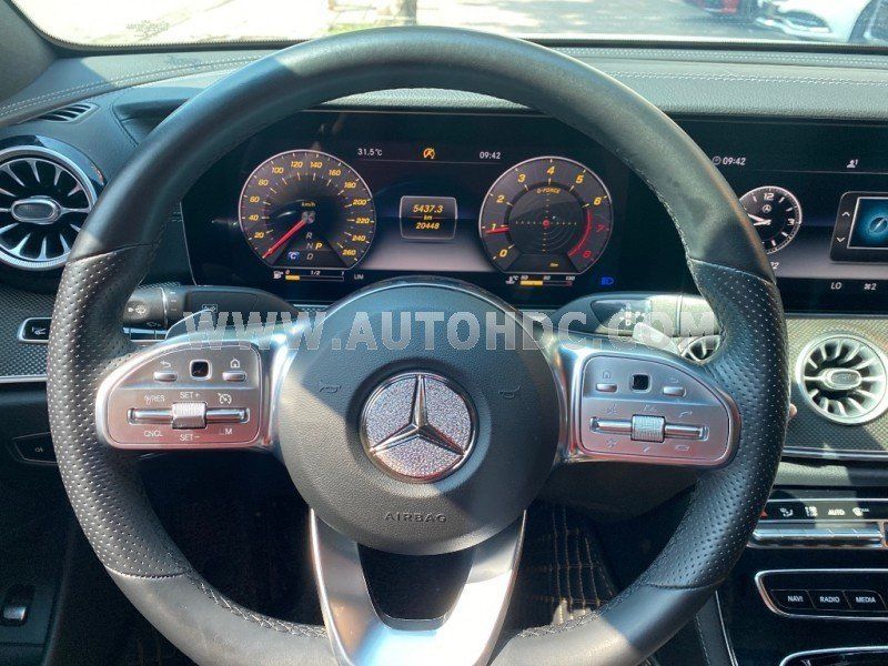 Mercedes-Benz E300 2019 - Màu trắng