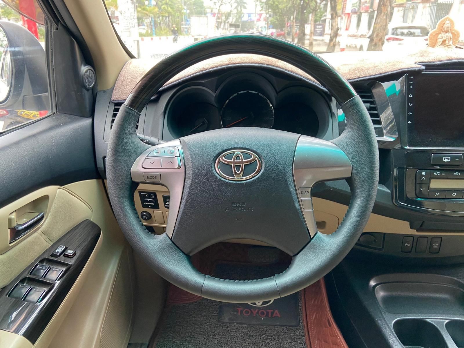 Toyota Fortuner 2015 - Màu trắng, giá tốt