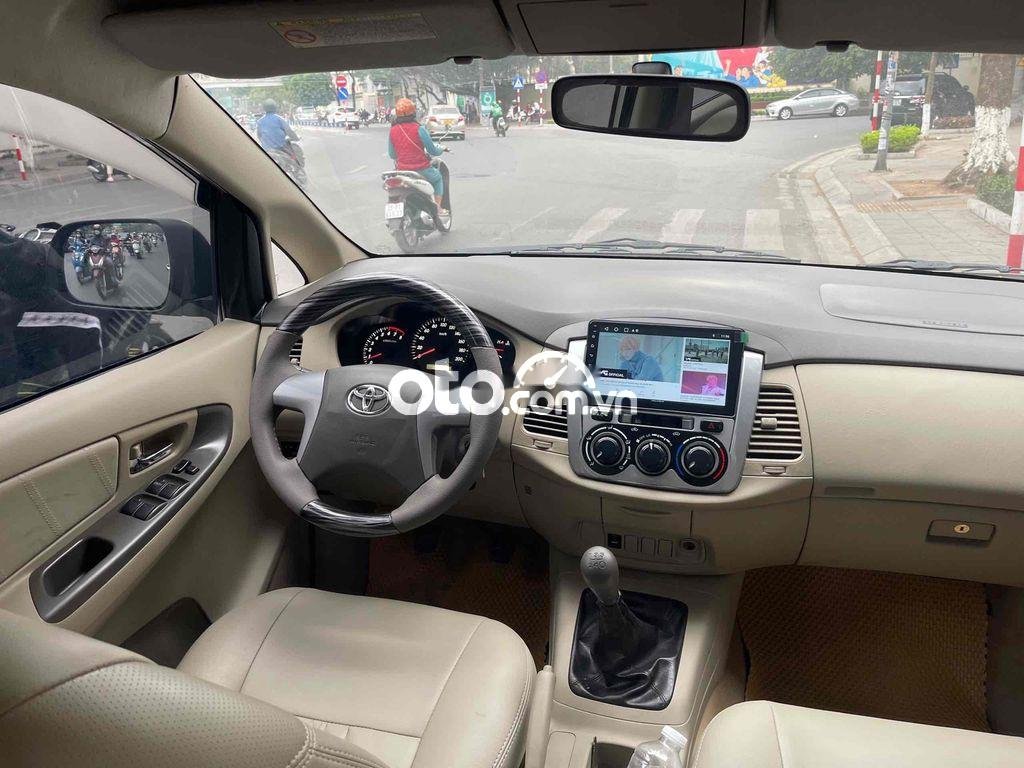 Toyota Innova   2.0E màu vàng cát chính chủ 30/5 số 2016 - toyota INNOVA 2.0E màu vàng cát chính chủ 30/5 số